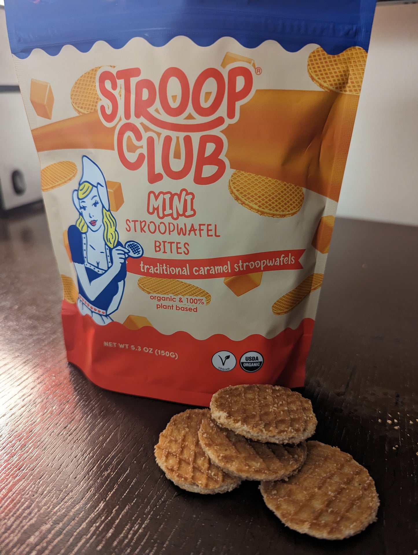 Photo of mini stroopwafels and the pouch